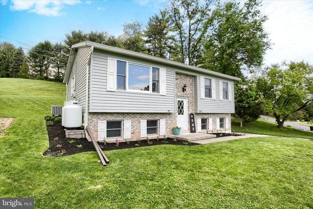 755 GREEN HILL DR, Newport, PA 17074
