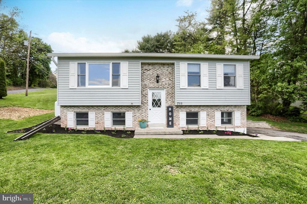 755 GREEN HILL DR, Newport, PA 17074