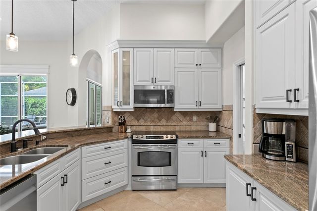 6123 SAVOY CIRCLE, Lutz, FL 33558