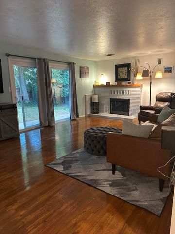 6405 El Camino Drive, Redding, CA 96001