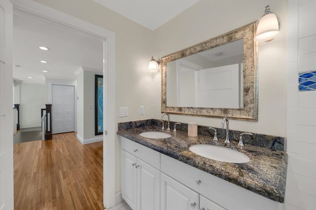 216 SE 10th Street, Fort Lauderdale, FL 33316