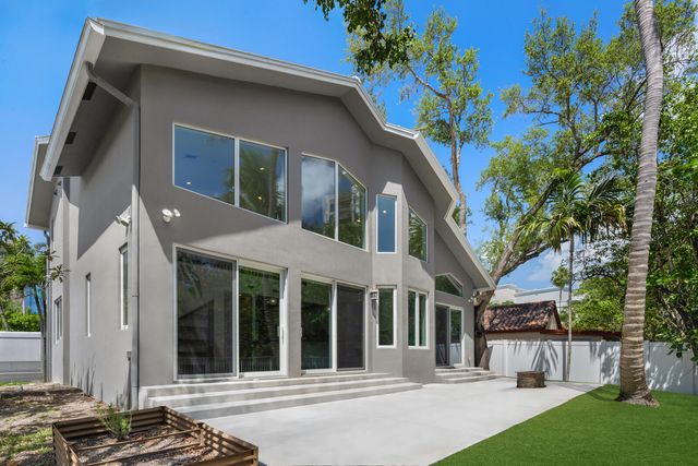 216 SE 10th Street, Fort Lauderdale, FL 33316