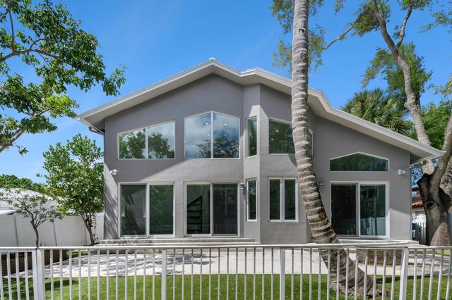 216 SE 10th Street, Fort Lauderdale, FL 33316