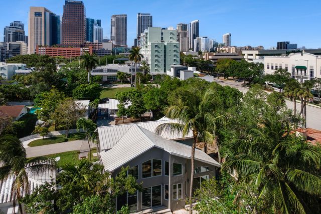 216 SE 10th Street, Fort Lauderdale, FL 33316