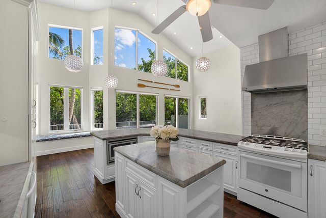 216 SE 10th Street, Fort Lauderdale, FL 33316