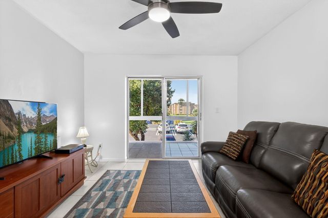 2615 NE 1ST Court 201, Boynton Beach, FL 33435