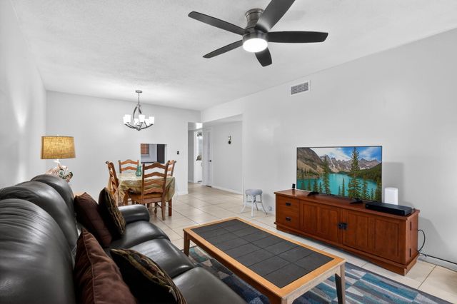 2615 NE 1ST Court 201, Boynton Beach, FL 33435