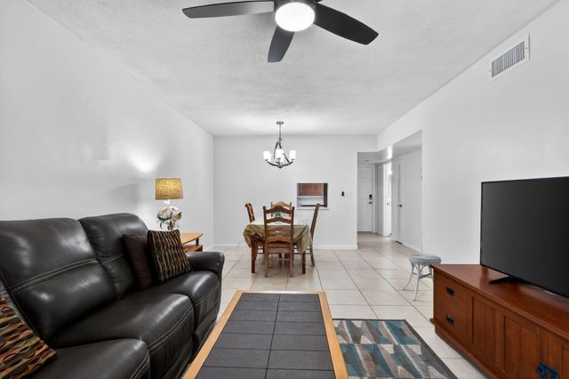 2615 NE 1ST Court 201, Boynton Beach, FL 33435