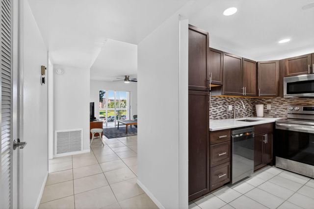 2615 NE 1ST Court 201, Boynton Beach, FL 33435