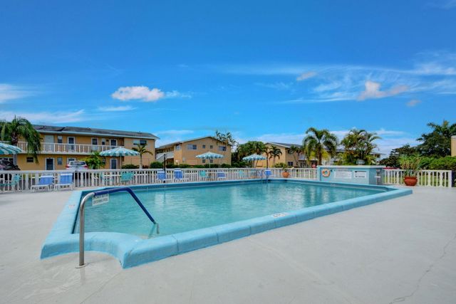 2615 NE 1ST Court 201, Boynton Beach, FL 33435