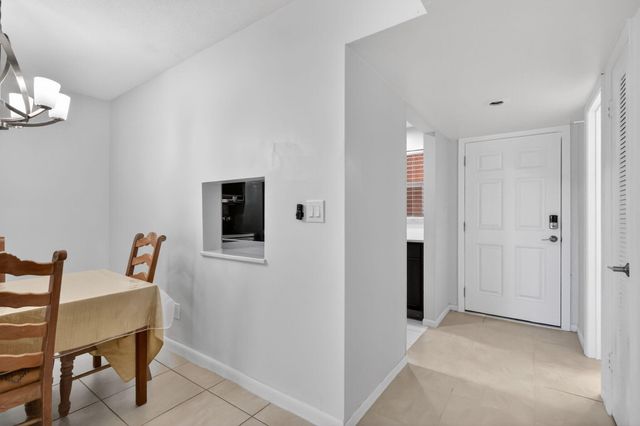 2615 NE 1ST Court 201, Boynton Beach, FL 33435