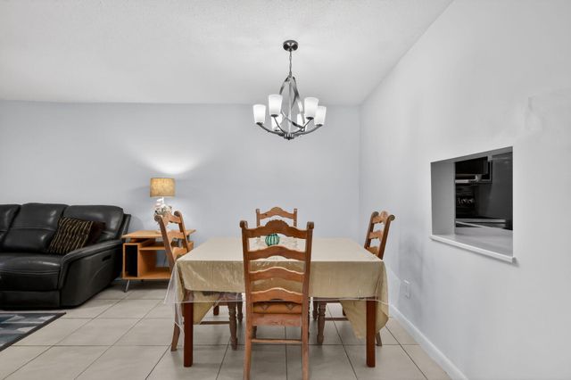 2615 NE 1ST Court 201, Boynton Beach, FL 33435