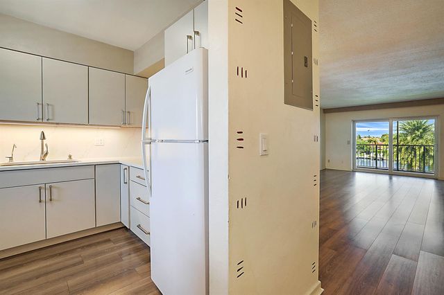 230 N Federal Hwy 305, Deerfield Beach, FL 33441