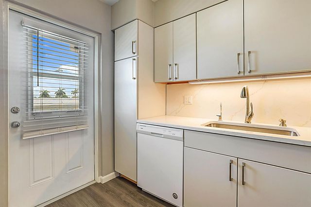 230 N Federal Hwy 305, Deerfield Beach, FL 33441