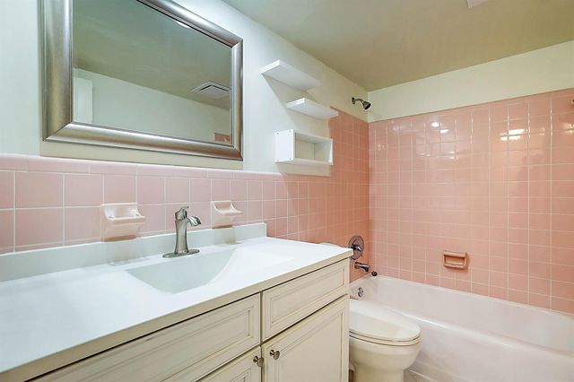 230 N Federal Hwy 305, Deerfield Beach, FL 33441