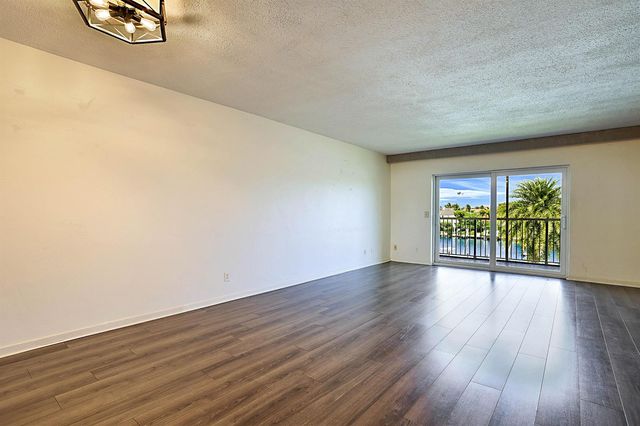 230 N Federal Hwy 305, Deerfield Beach, FL 33441