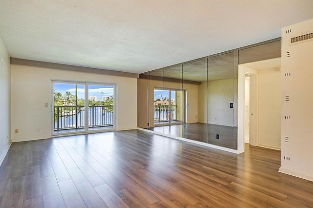 230 N Federal Hwy 305, Deerfield Beach, FL 33441