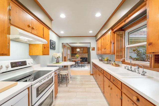 11966 N Springdale COURT, Mequon, WI 53092