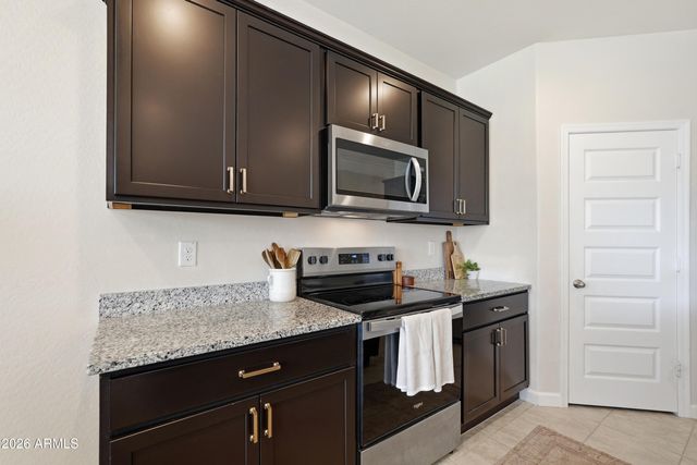 1827 W STANTON Avenue, Apache Junction, AZ 85120