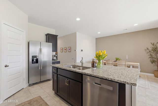 1827 W STANTON Avenue, Apache Junction, AZ 85120