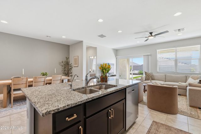 1827 W STANTON Avenue, Apache Junction, AZ 85120