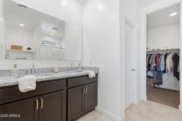 1827 W STANTON Avenue, Apache Junction, AZ 85120