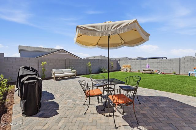 1827 W STANTON Avenue, Apache Junction, AZ 85120