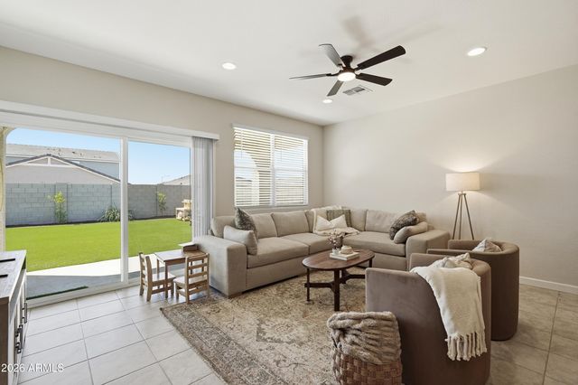 1827 W STANTON Avenue, Apache Junction, AZ 85120