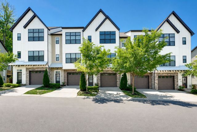 221 Stonecrest Cir, Nashville, TN 37209