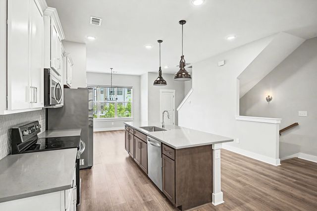 221 Stonecrest Cir, Nashville, TN 37209