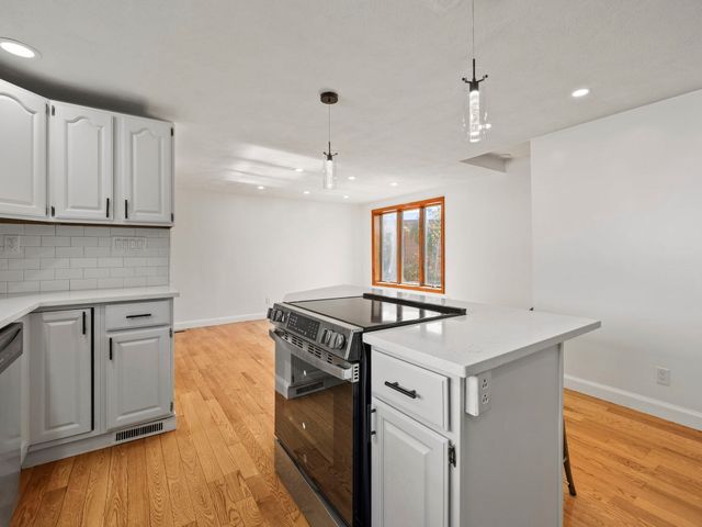 12 Boston St, Lynn, MA 01904