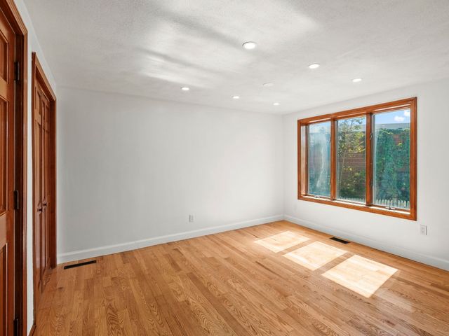 12 Boston St, Lynn, MA 01904
