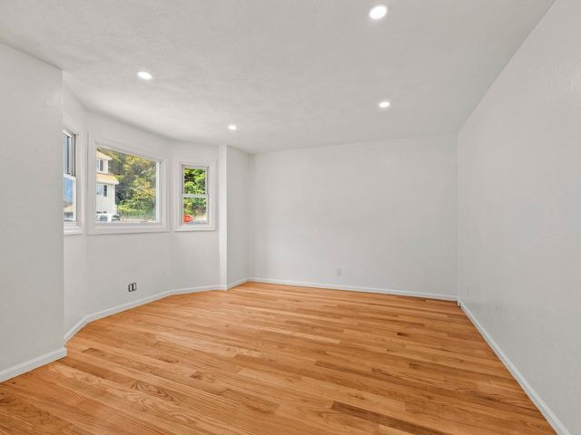 12 Boston St, Lynn, MA 01904