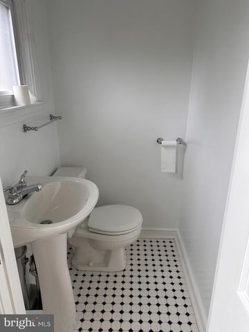 8 ARTHUR RD, Bryn Mawr, PA 19010
