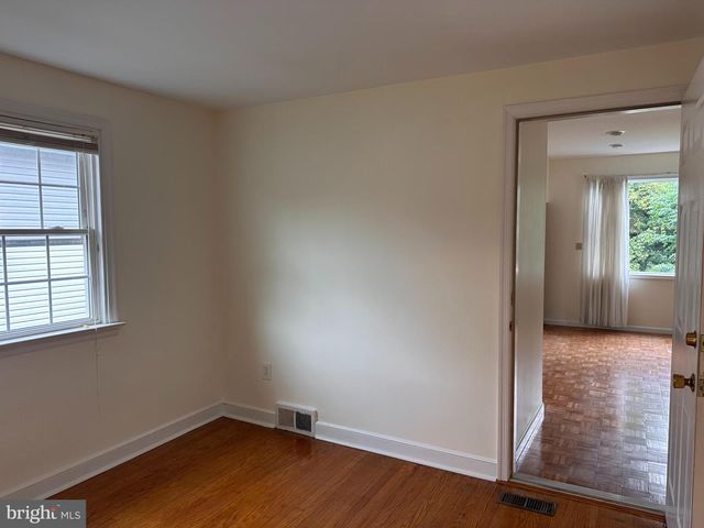 8 ARTHUR RD, Bryn Mawr, PA 19010