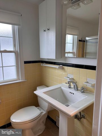 8 ARTHUR RD, Bryn Mawr, PA 19010