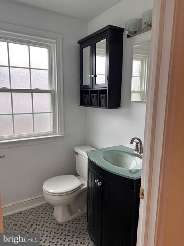 8 ARTHUR RD, Bryn Mawr, PA 19010