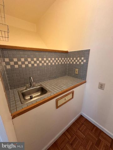8 ARTHUR RD, Bryn Mawr, PA 19010