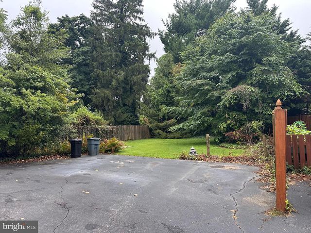 8 ARTHUR RD, Bryn Mawr, PA 19010
