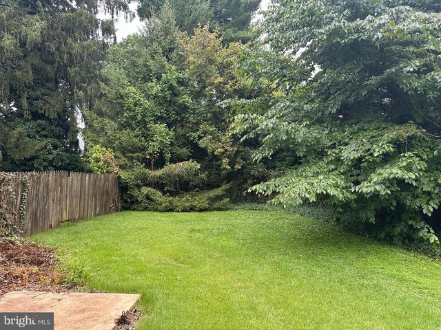 8 ARTHUR RD, Bryn Mawr, PA 19010