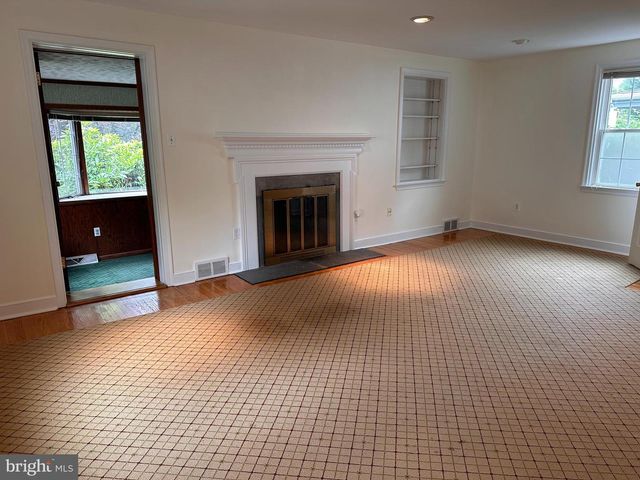 8 ARTHUR RD, Bryn Mawr, PA 19010
