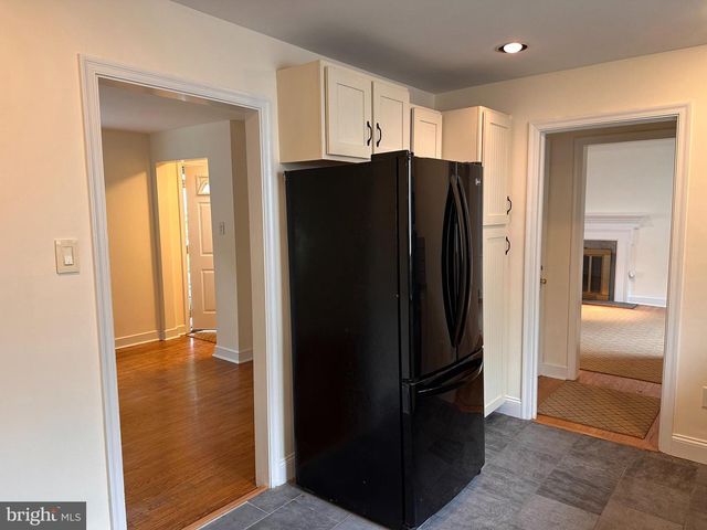 8 ARTHUR RD, Bryn Mawr, PA 19010