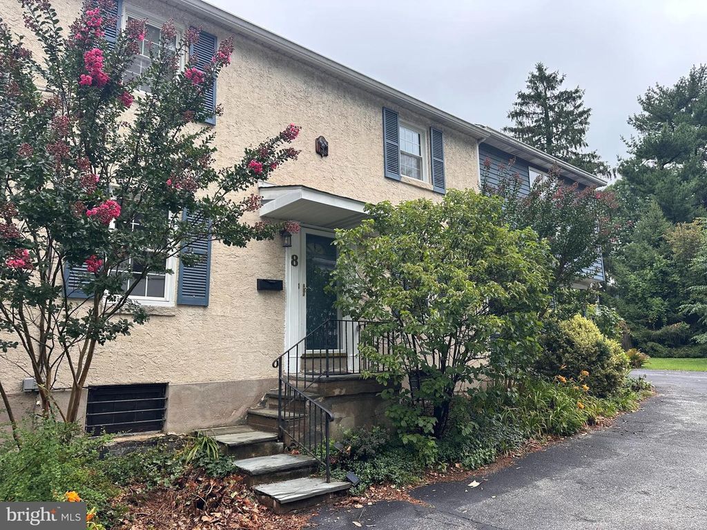 8 ARTHUR RD, Bryn Mawr, PA 19010