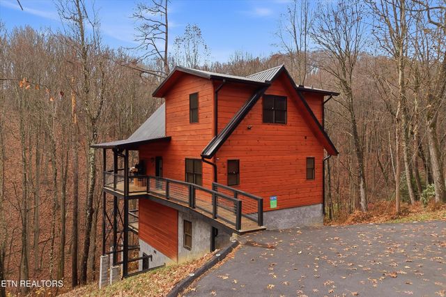1104 Laddie Buck Lane, Gatlinburg, TN 37738