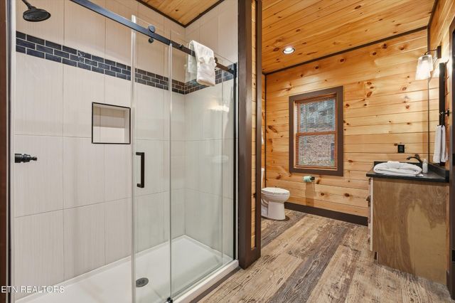 1104 Laddie Buck Lane, Gatlinburg, TN 37738