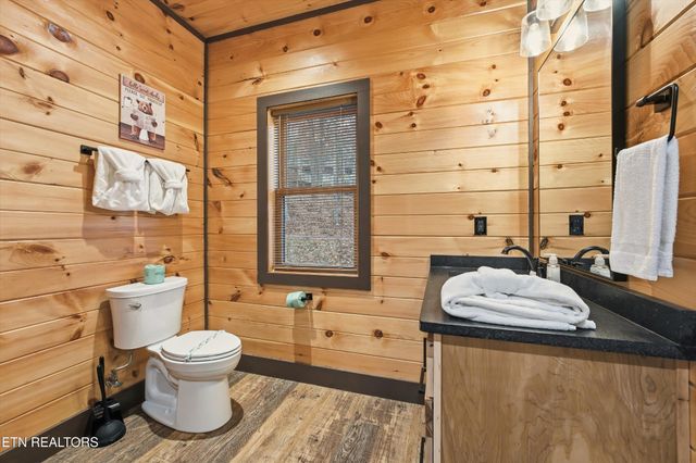 1104 Laddie Buck Lane, Gatlinburg, TN 37738