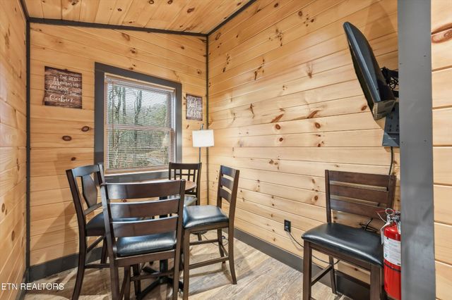 1104 Laddie Buck Lane, Gatlinburg, TN 37738