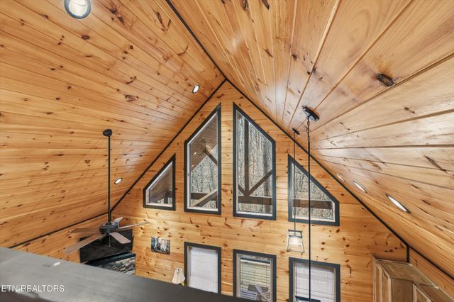 1104 Laddie Buck Lane, Gatlinburg, TN 37738