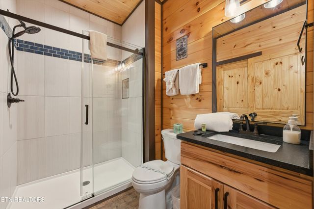 1104 Laddie Buck Lane, Gatlinburg, TN 37738