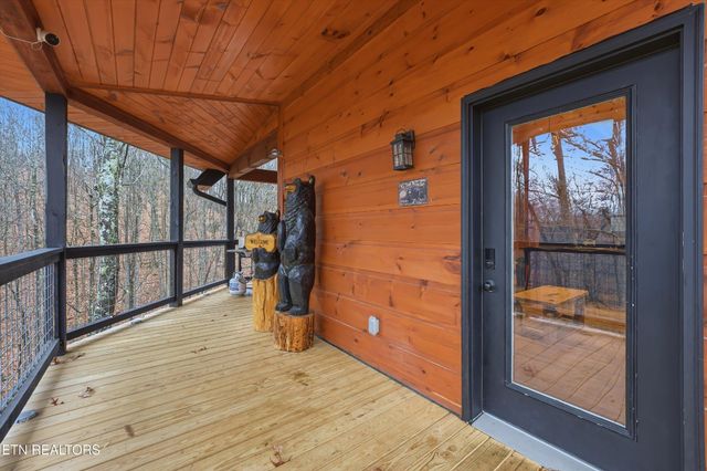 1104 Laddie Buck Lane, Gatlinburg, TN 37738